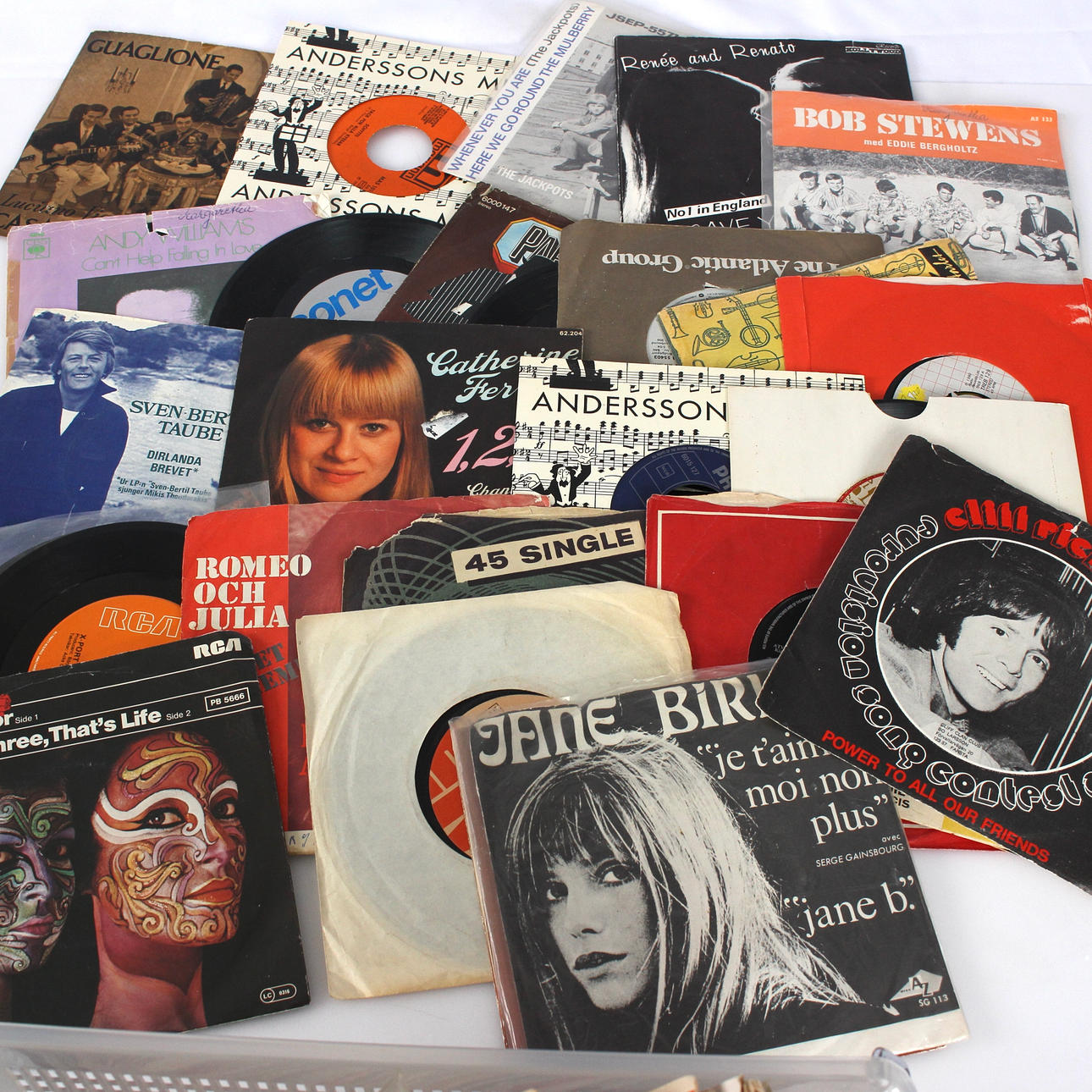 PARTY SINGLES, 1 box.