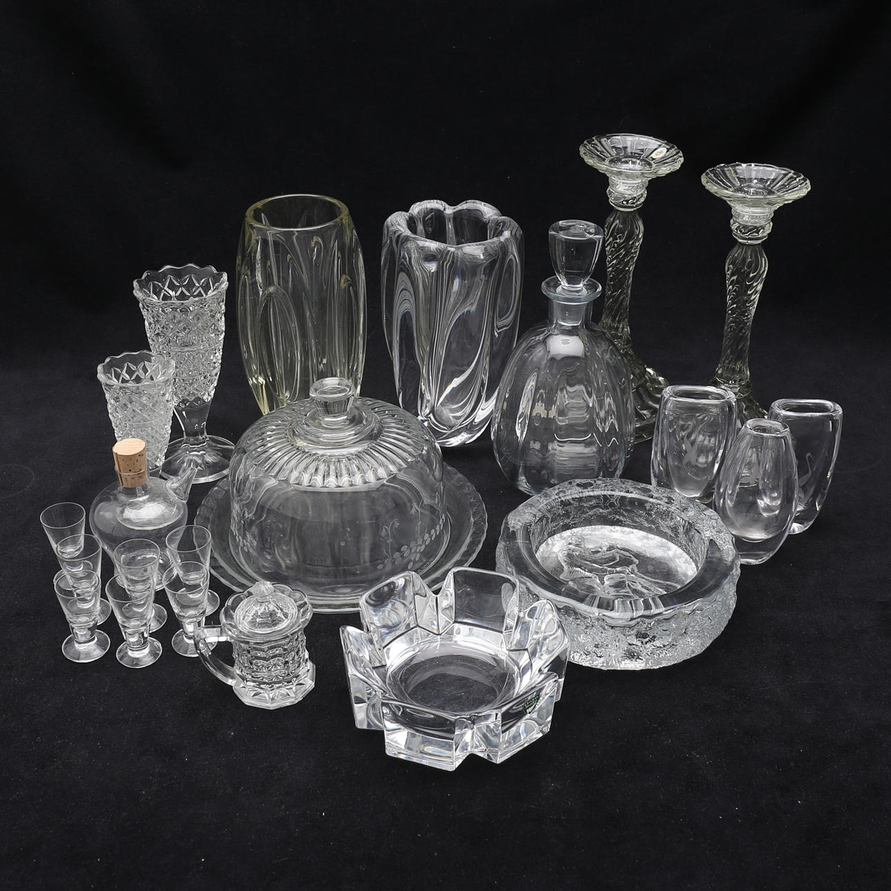 GLASFÖREMÅL, 23 delar.