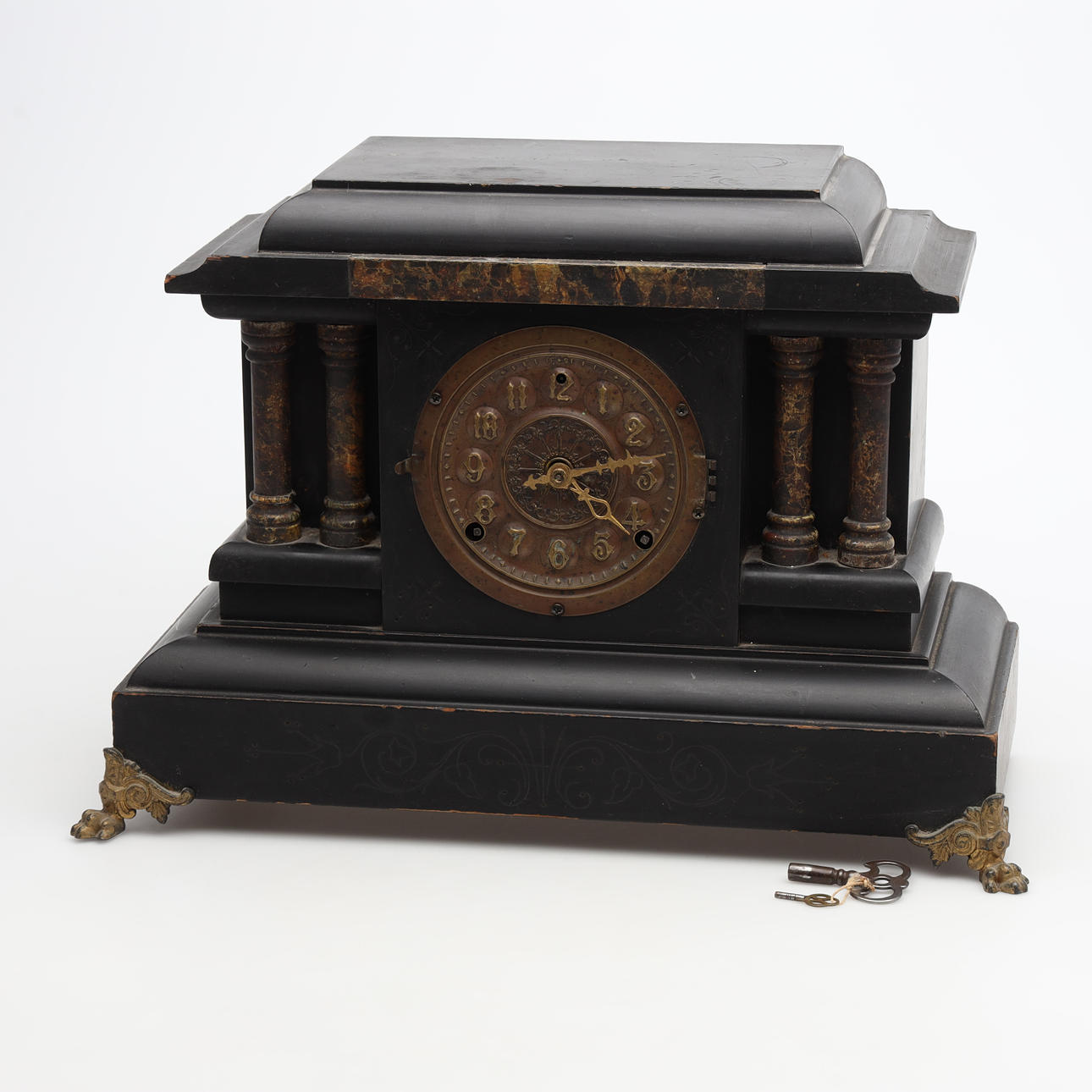 BORDVEDHÆNG, træ, 1800/20. århundrede.