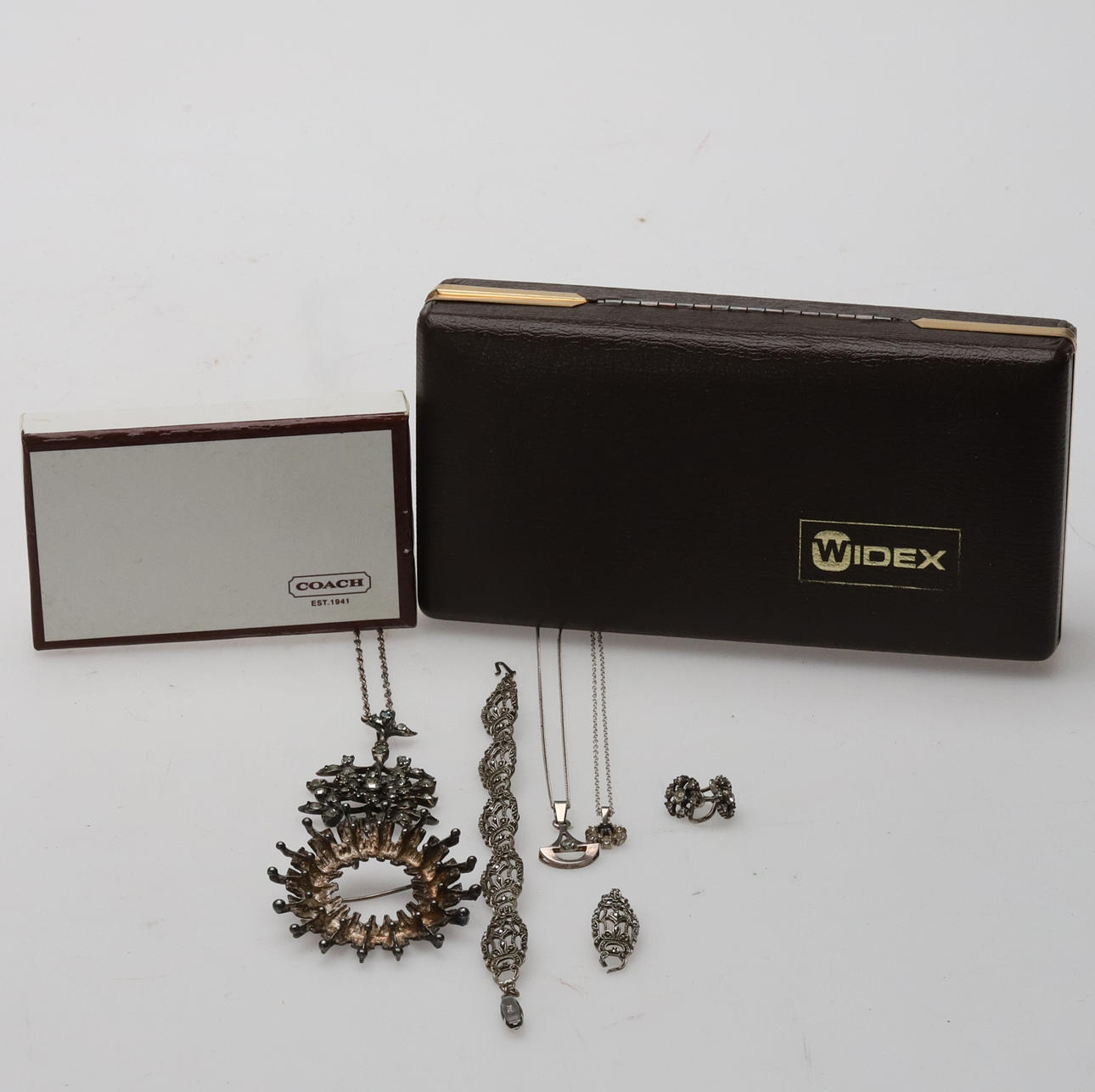 MASSER AF SMYKKER, SØLV, 56 GRAM.