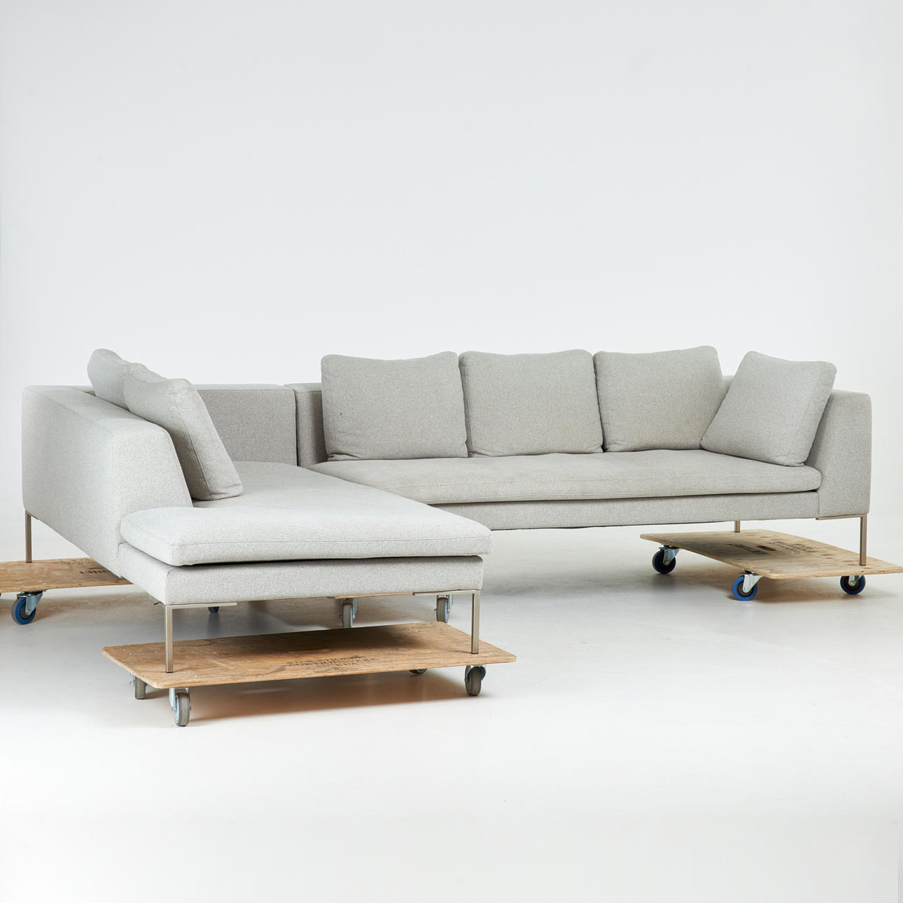 SOFFA, hörnsoffa, open end vänster, samtida, grå textilklädsel.