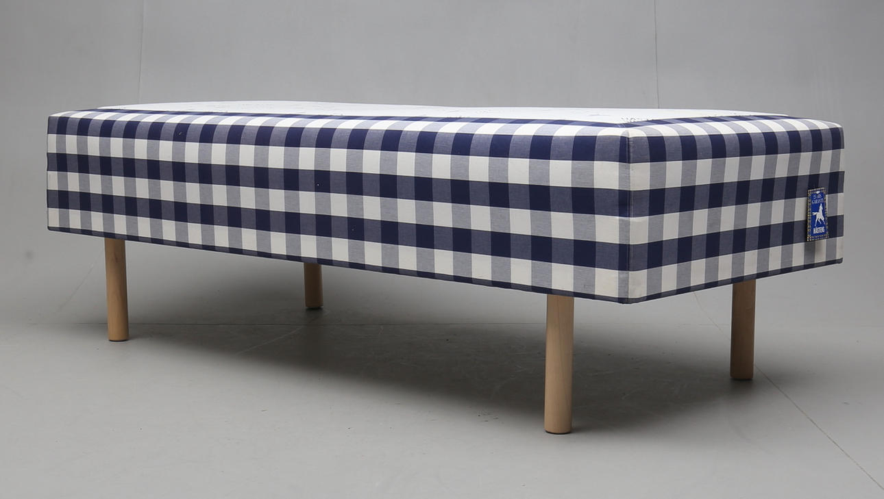 SÄNG, Hästen, 90 x 200 cm.