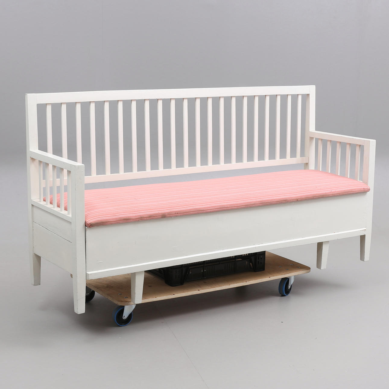 A Carl Larsson style kitchen sofa, 20th century.