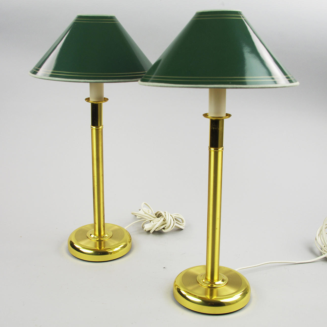 BORDSLAMPOR, 1 par, mässing med gröna skärmar, Örsjö Industri AB.