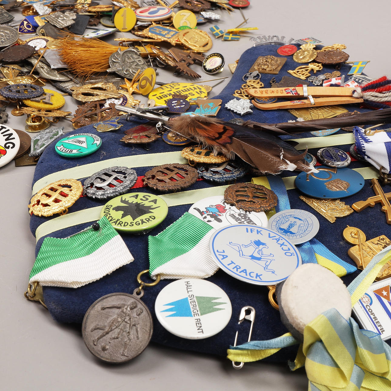 NEEDLE BADGES, PINS etc., lot, 1900s.