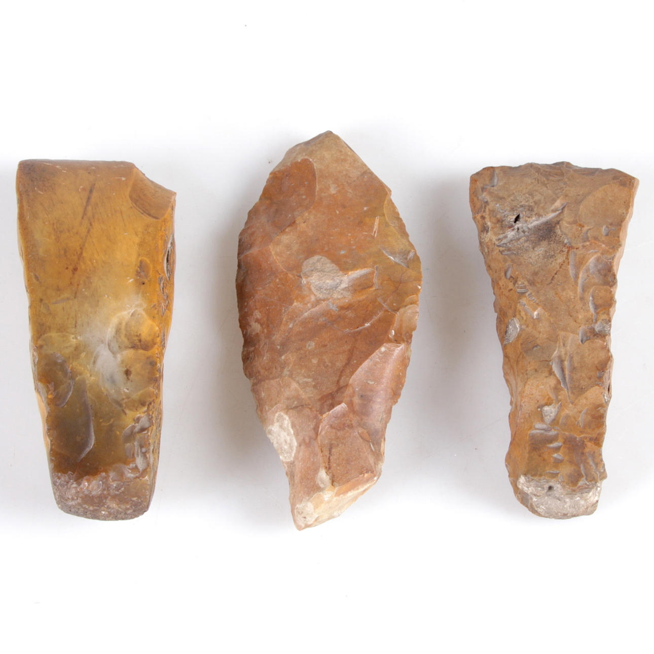 SPJUTSPETS, samt yxor, 3 delar, flinta, forntida.