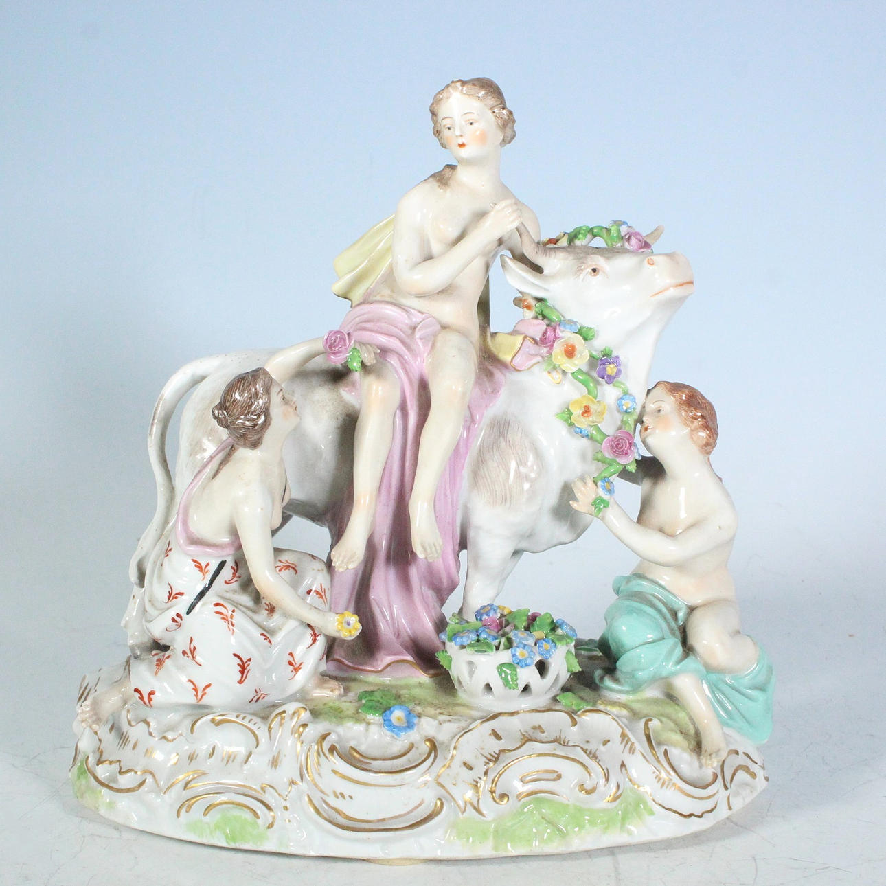 'Eurooppa härkä', posliiniveistos.