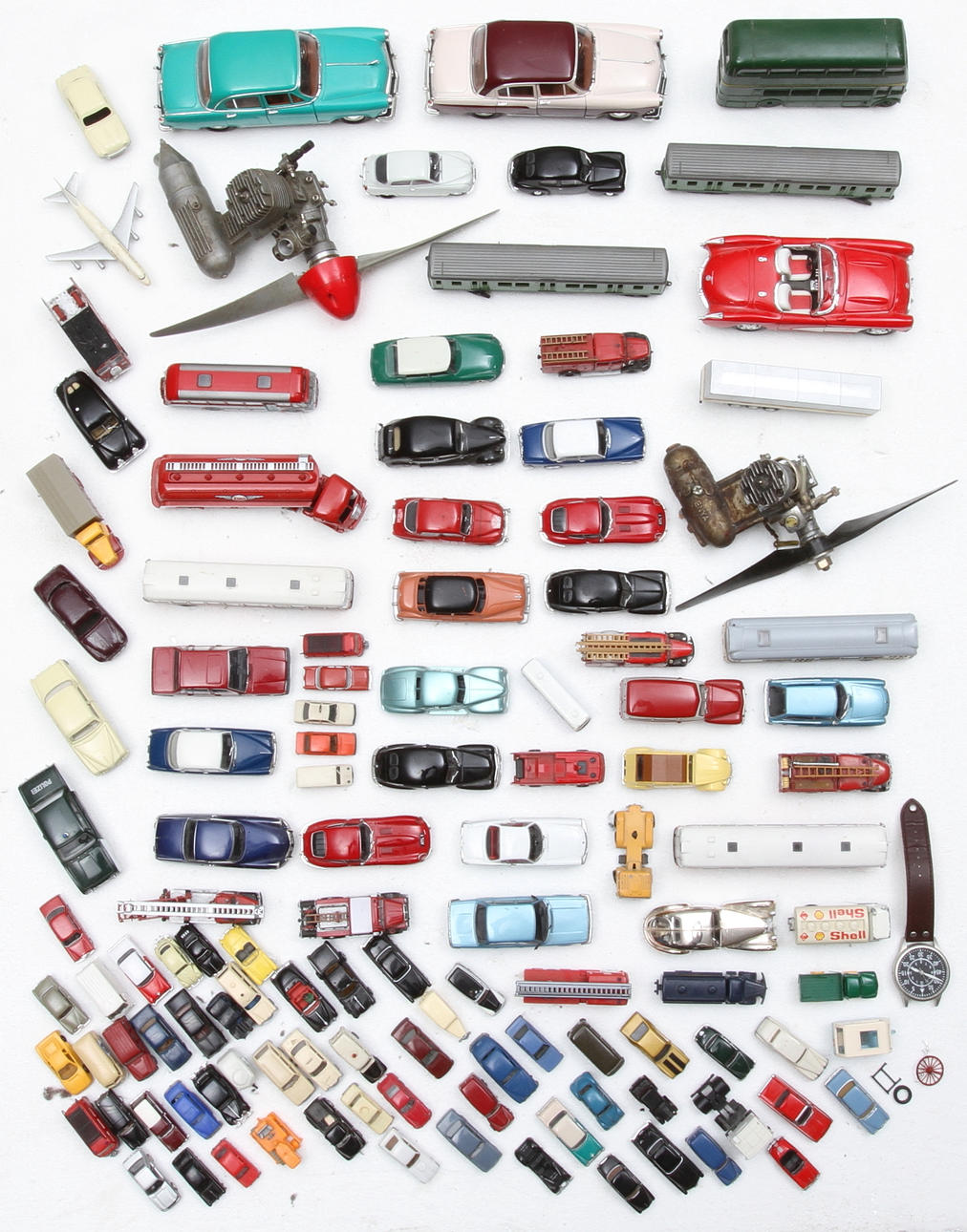 MODELLBILAR med mera, cirka 100 delar mest made in China, Dinky Atlas edition med mera.