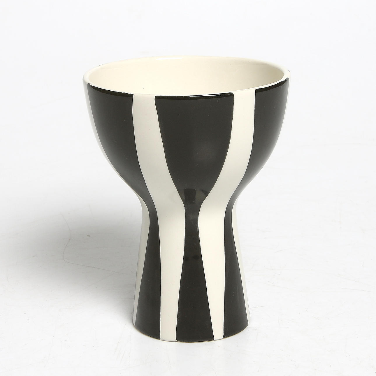 MARI SIMMULSSON. Vas, porslin, "Pierrot", Gefle Porslinsfabrik, 1900-talets första hälft.