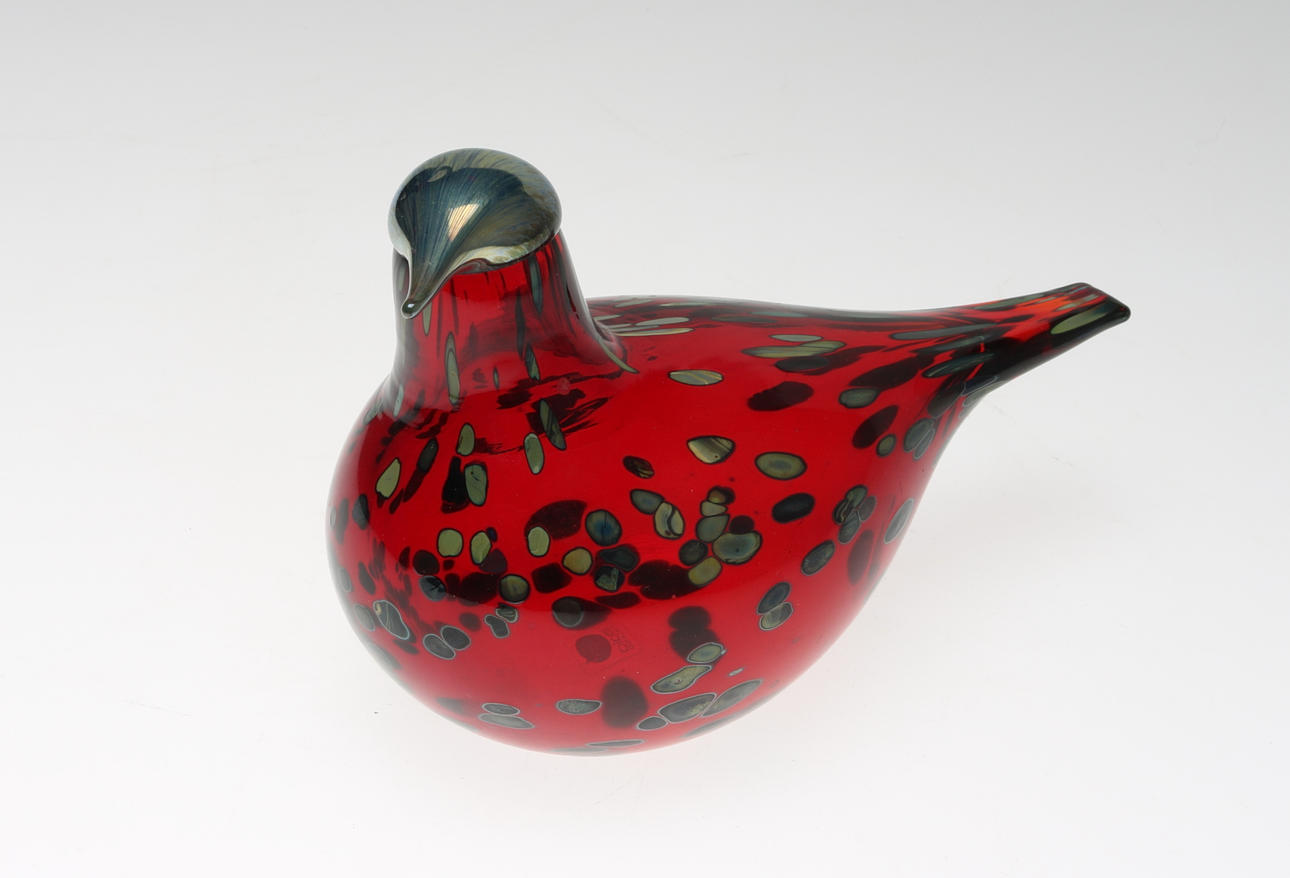 OIVA TOIKKA. GLASFÅGEL,rubin,tranbär,Ittala,Finland.