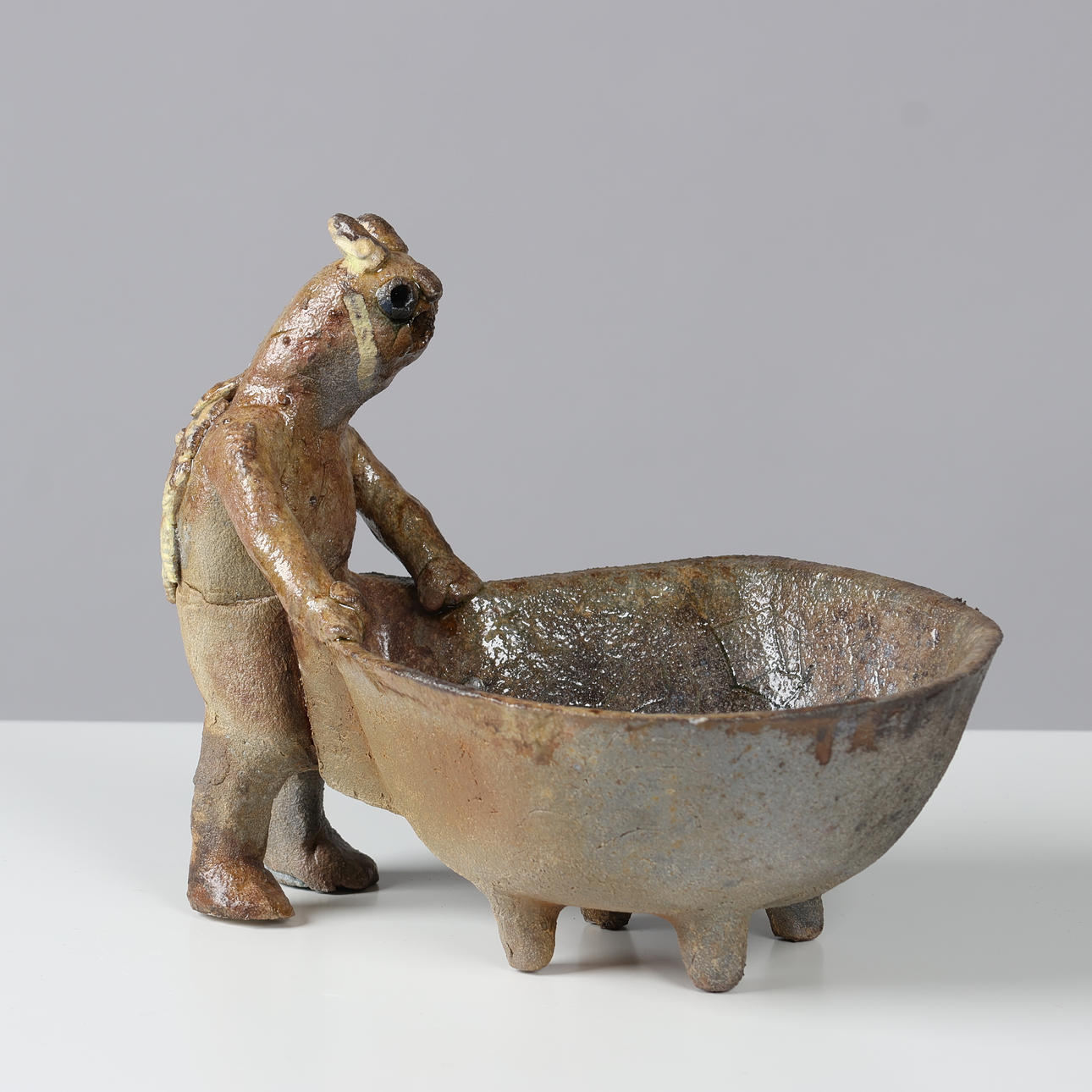 STEN LYKKE MADSEN (1937-2020). Unique bowl with figurine, partially glazed stoneware, signed, 2011.