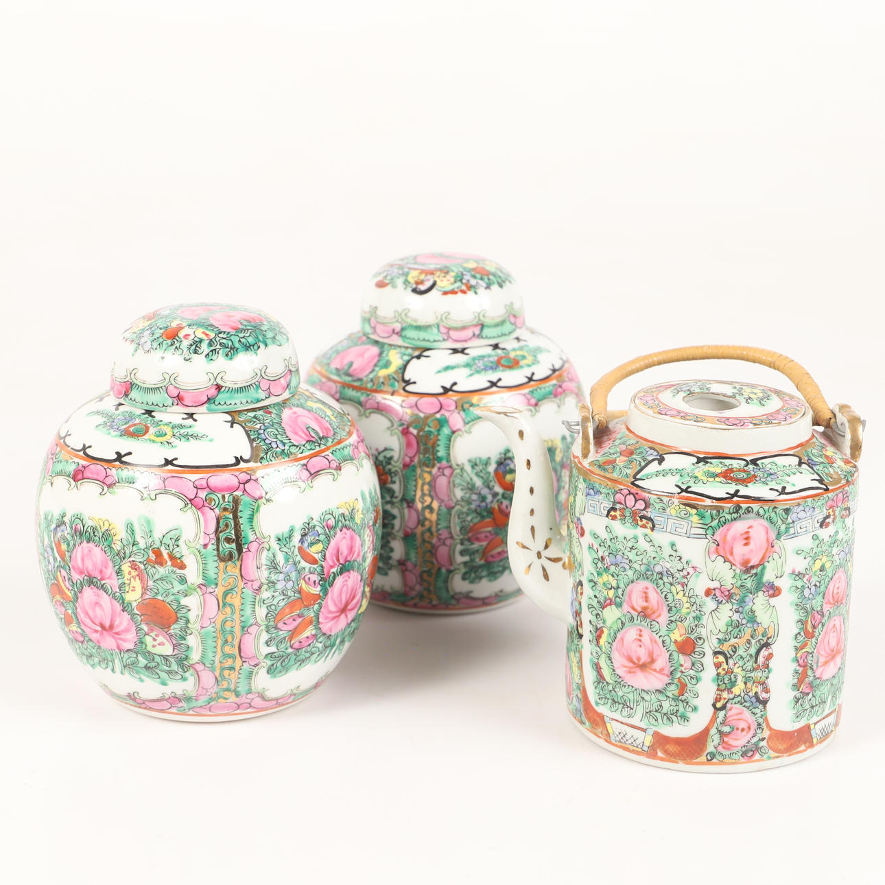 BOJANS AND TEAPOT, porcelain, China.