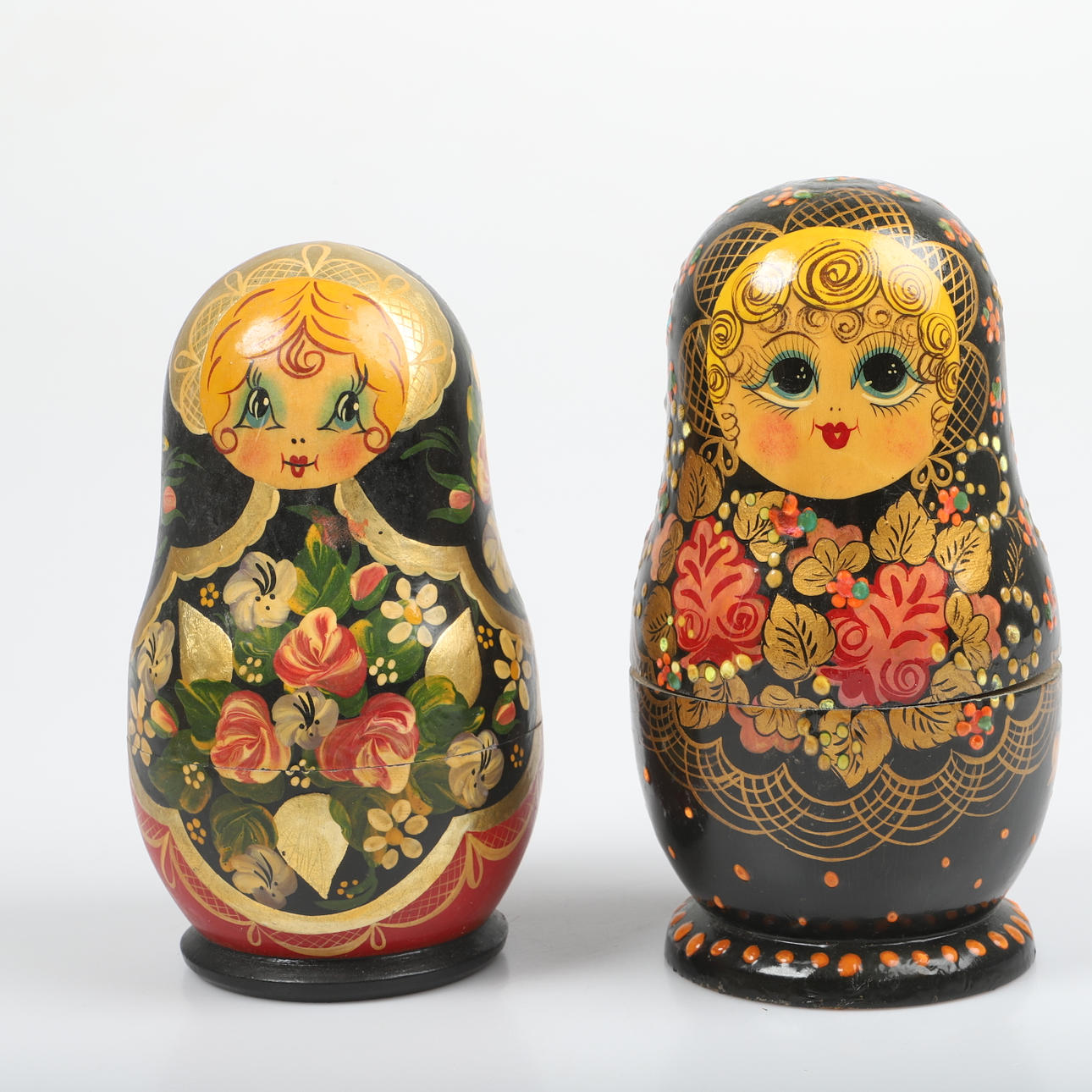 BABUSHKOR, 2 stycken, dekormålat trä.