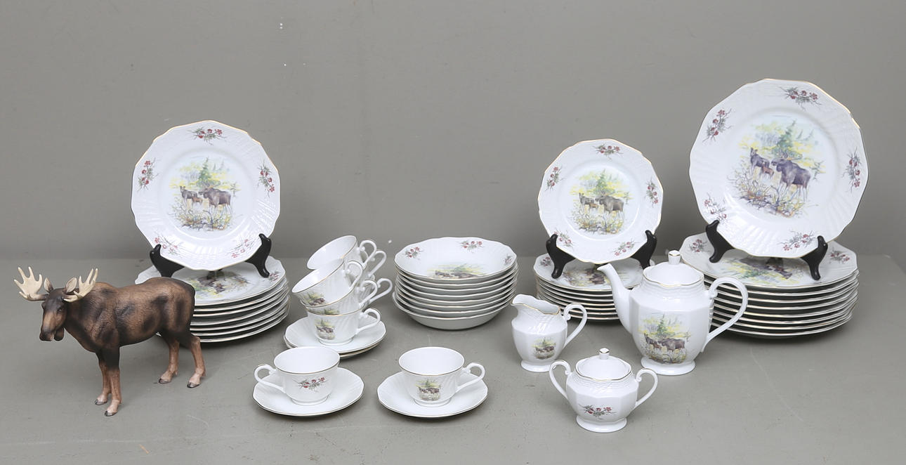 SERVISDELAR, porslin. 50 delar. Sveriges Djur och Natur AB, 44 delar.