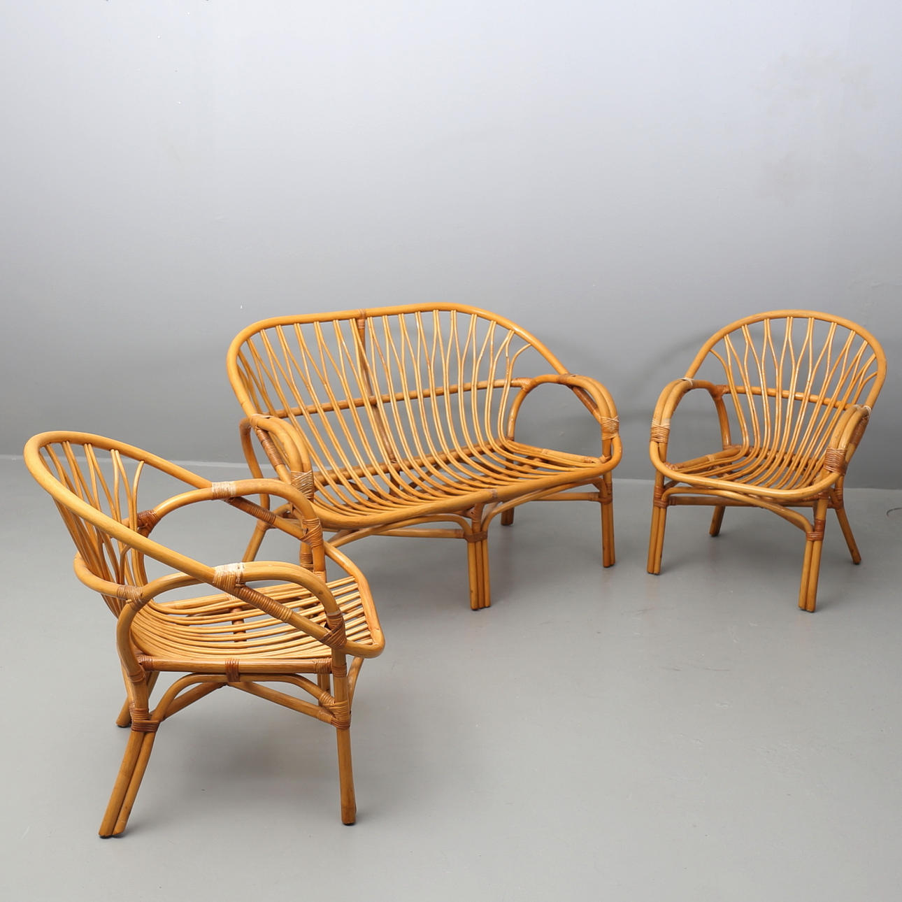 SOFFA OCH FÅTÖLJ, 3 delar, rotting.