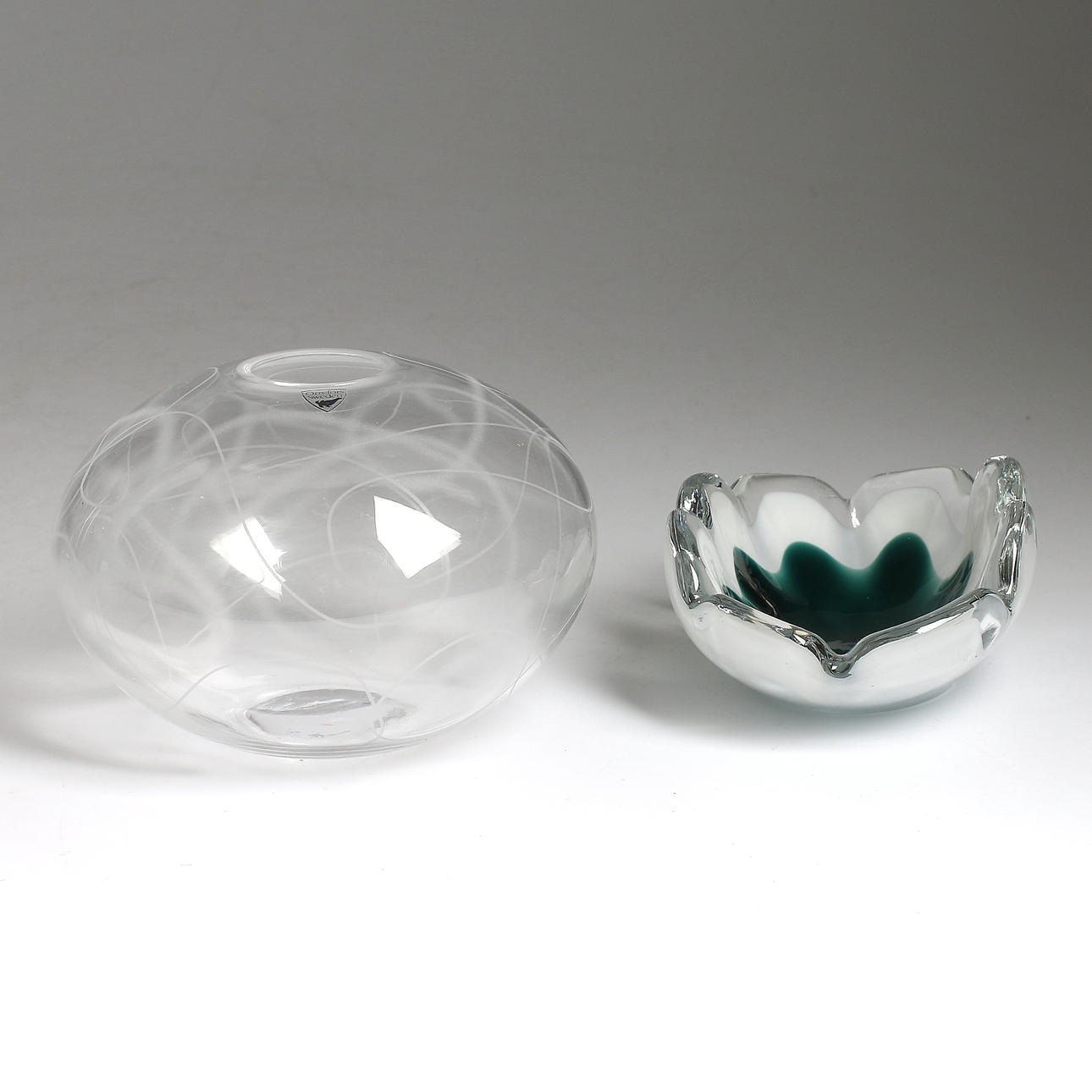 VAS och SKÅL, 2 st glas, Ingegerd Råman, Orrefors och "Coquille", Paul Kedelv, Flygsfors glasbruk, signerade, 1900-tal.