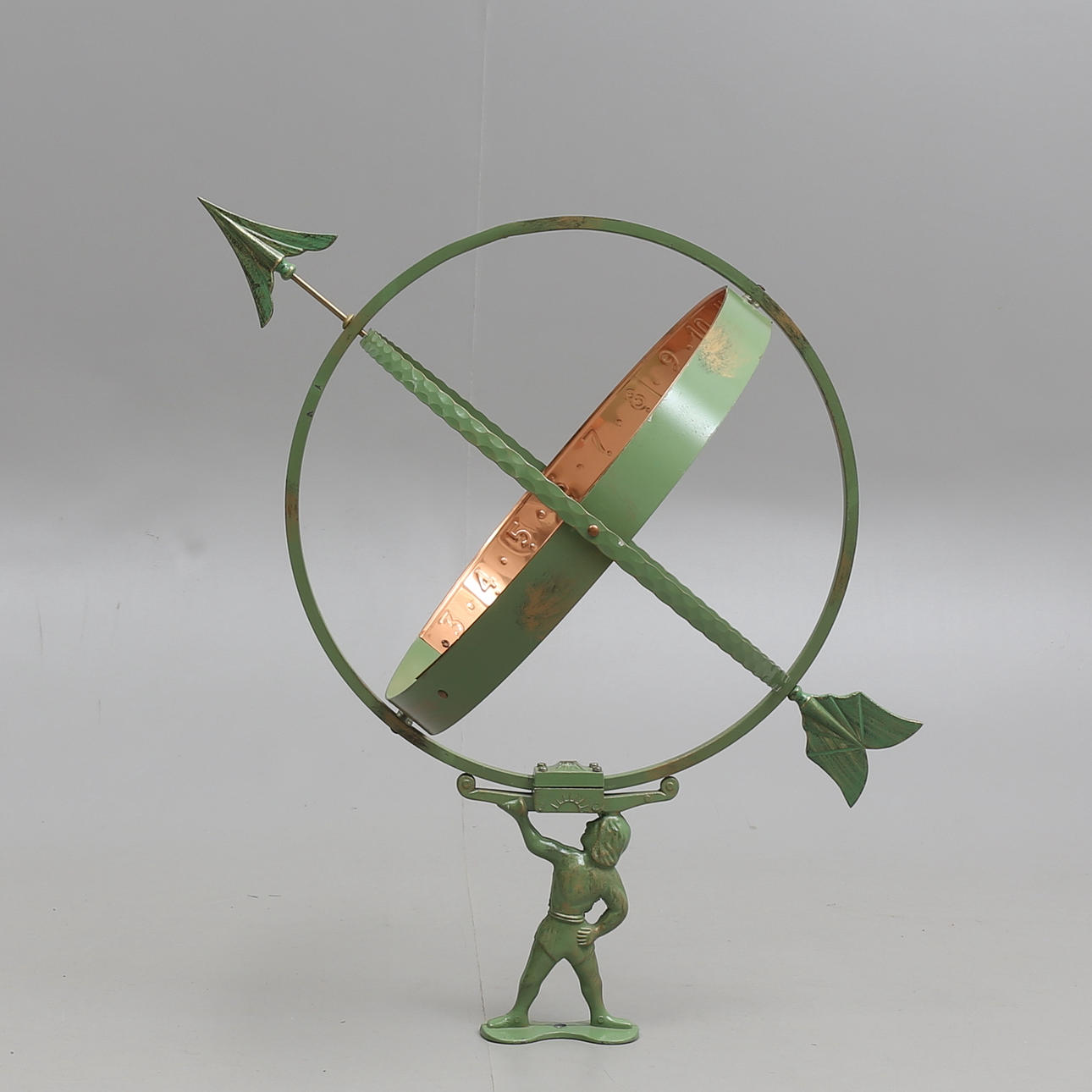 SOLUR, metall, delvis grönmålat, 1900-talets mitt.
