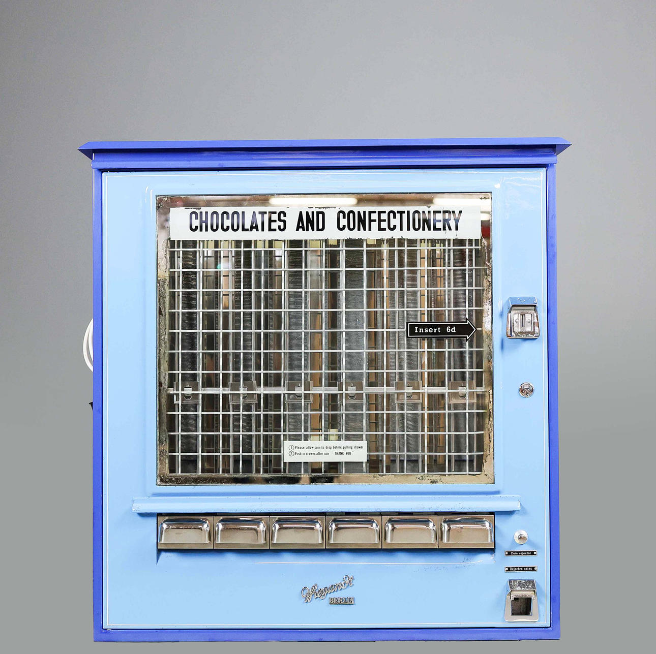 WIEGANDT BERLIN CHOCOLATE VENDING MACHINE.