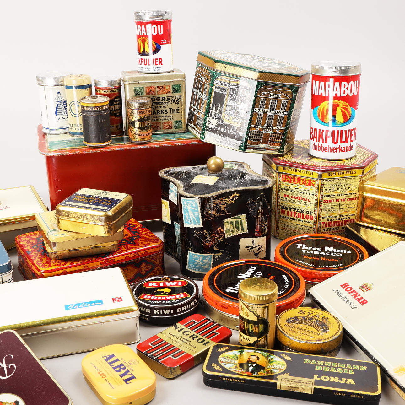 PLÅTBURKAR, 35 st, 1900-tal.