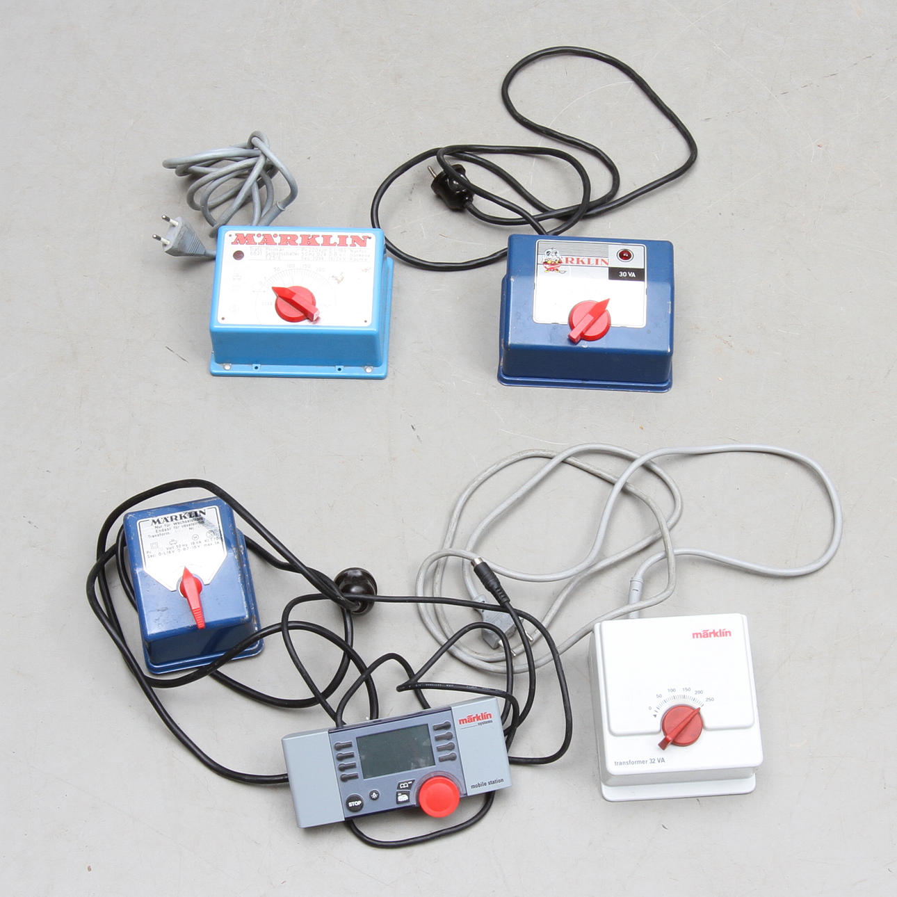 MÄRKLIN 4 transformatorer och en Mobile Station.