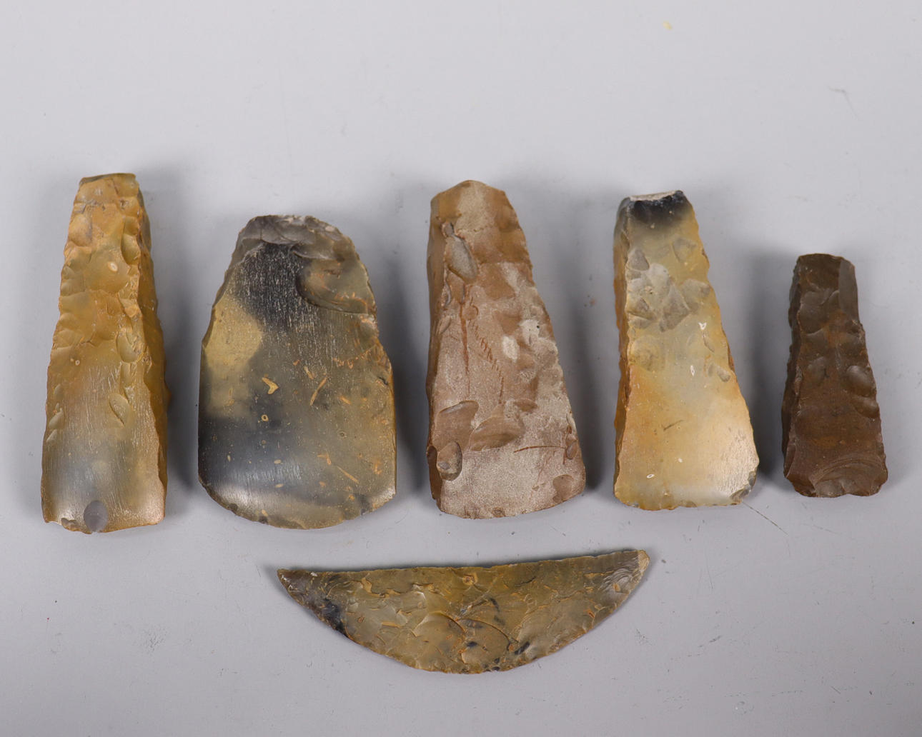 STONE AGE OBJECTS, flint/stone axes and cuts/scrapers, 6pcs.