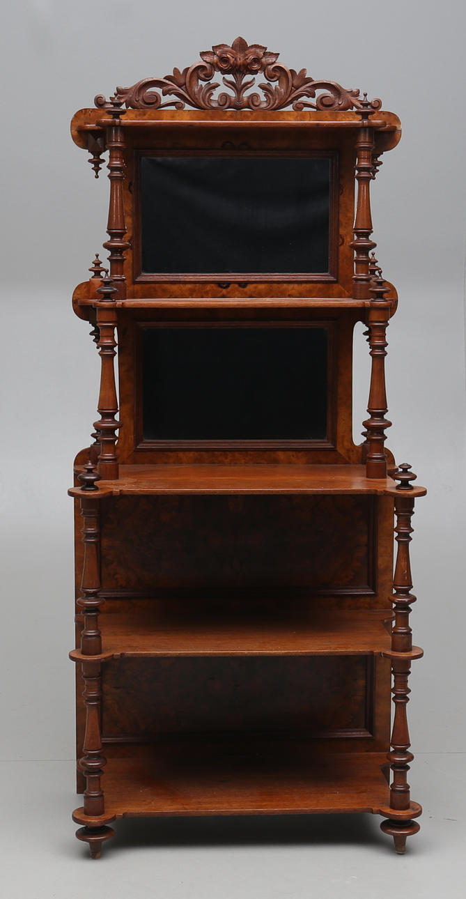 ATIENNEHYLLA, valnöt, omkring 1900.