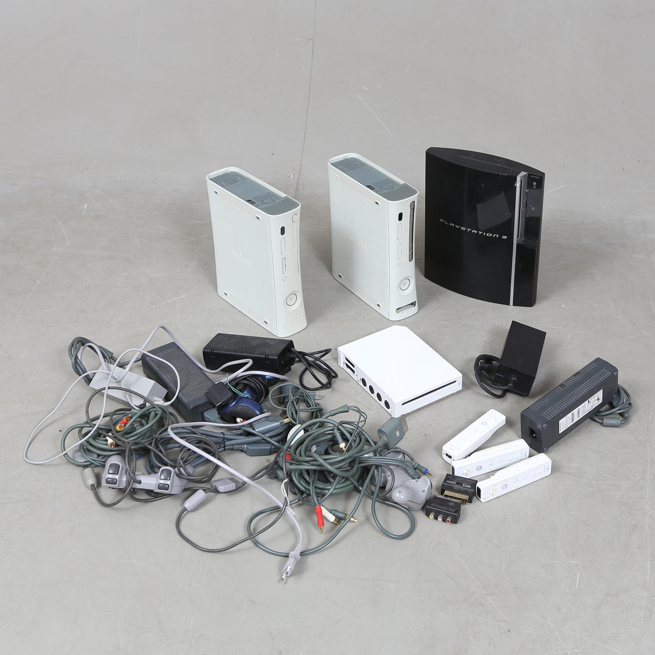 SPIELEKONSOLEN, XBOX 360, PS3 und Wii.