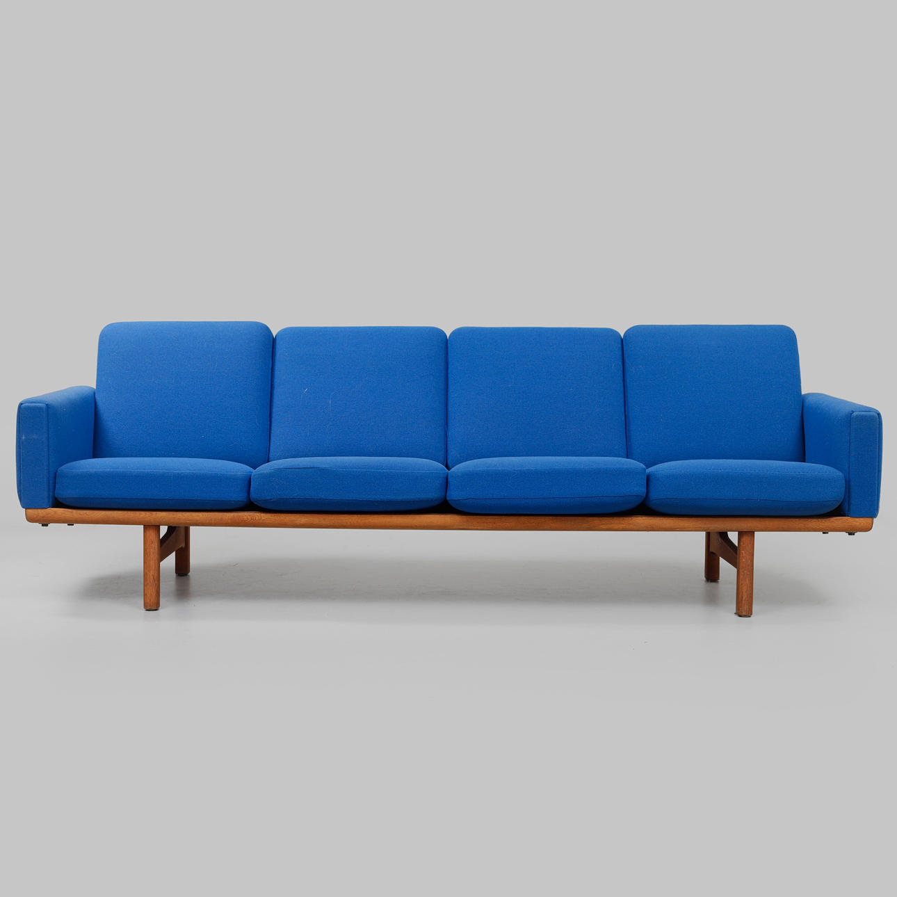 HANS J WEGNER. Sofa, „GE-236", Getama, Gedsted, Danmark.