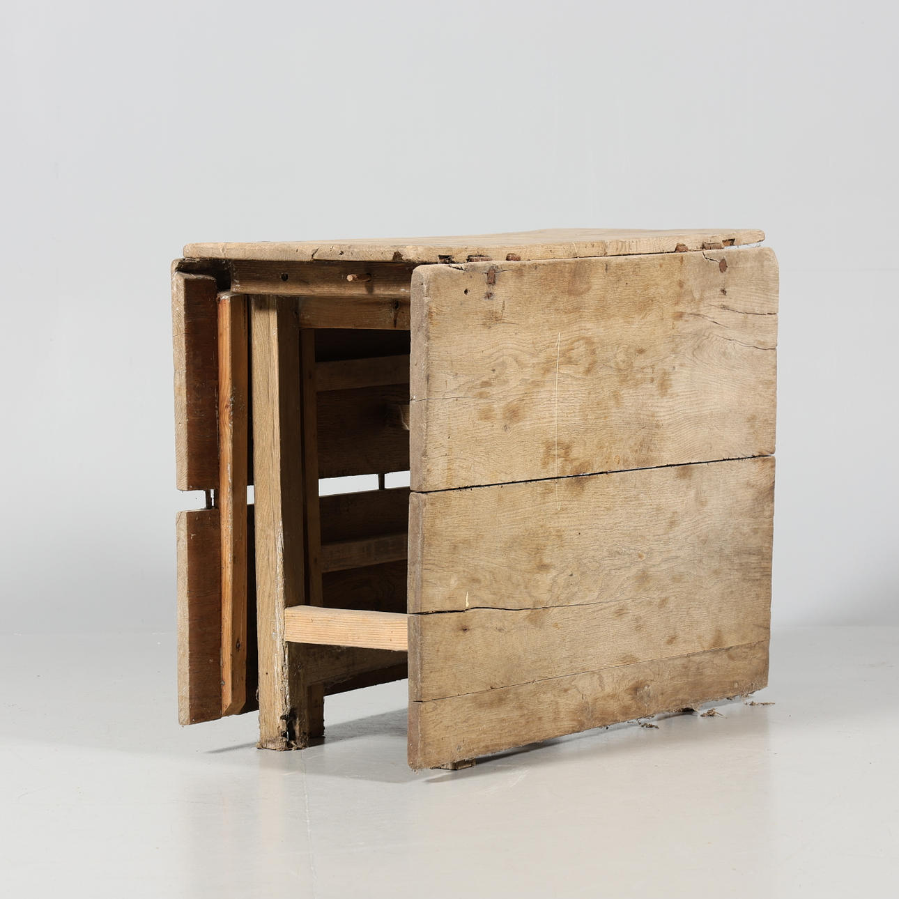 PERCUSSION TABLE 1700/19TH CENTURY.