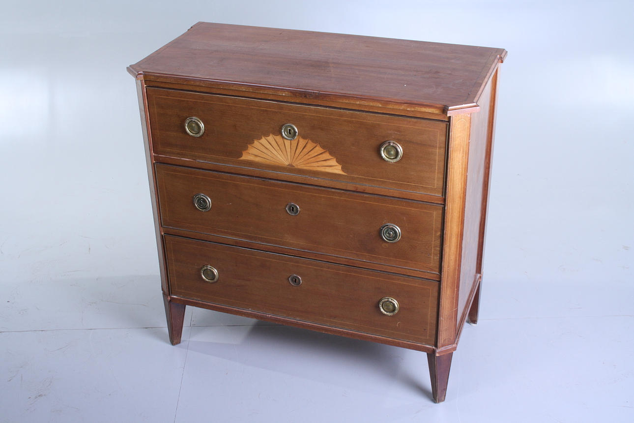 BYRÅ, 3 lådor, gustaviansk stil 1900-talets första hälft.