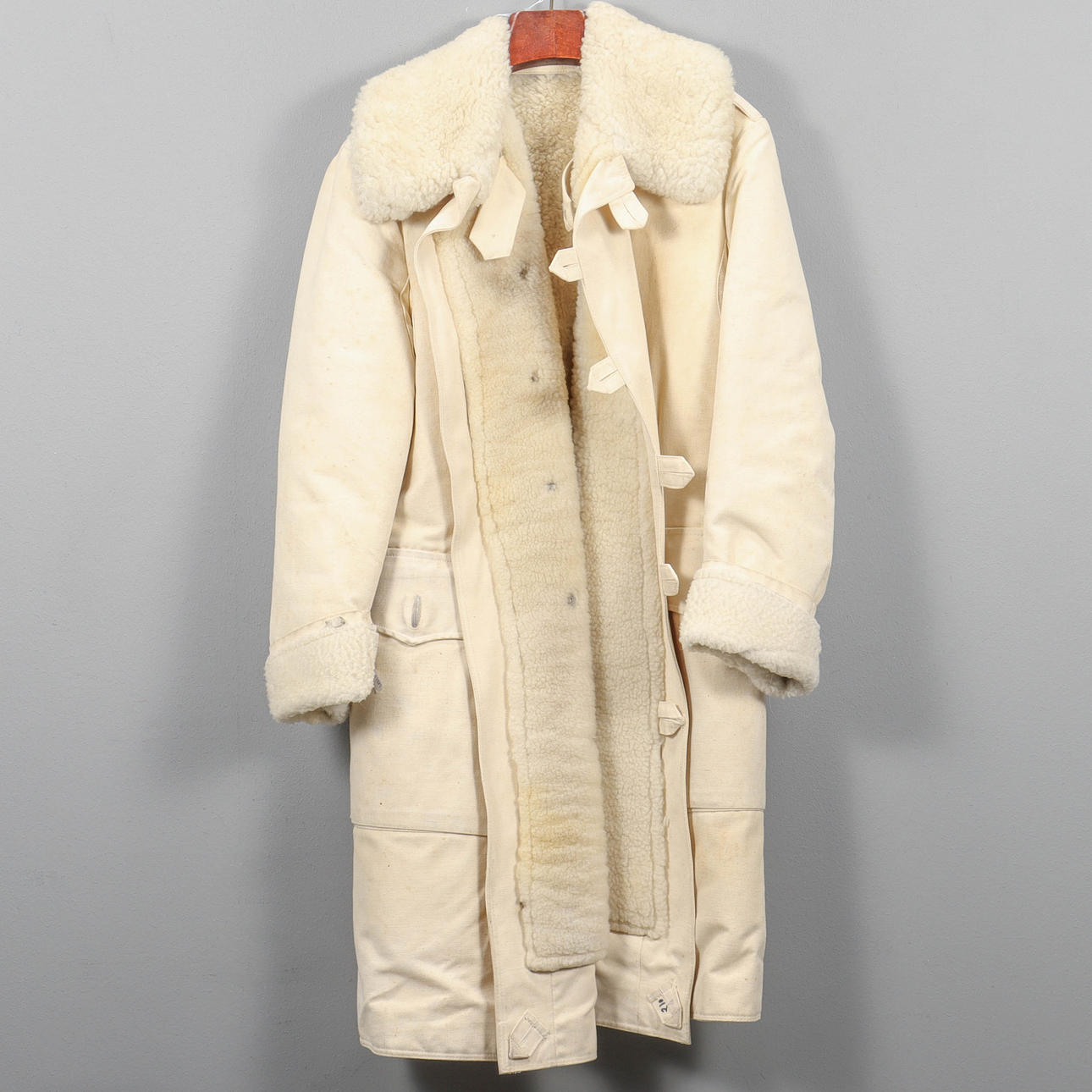 MILITÄRPÄLS/ LIVÅLS fårskinn.