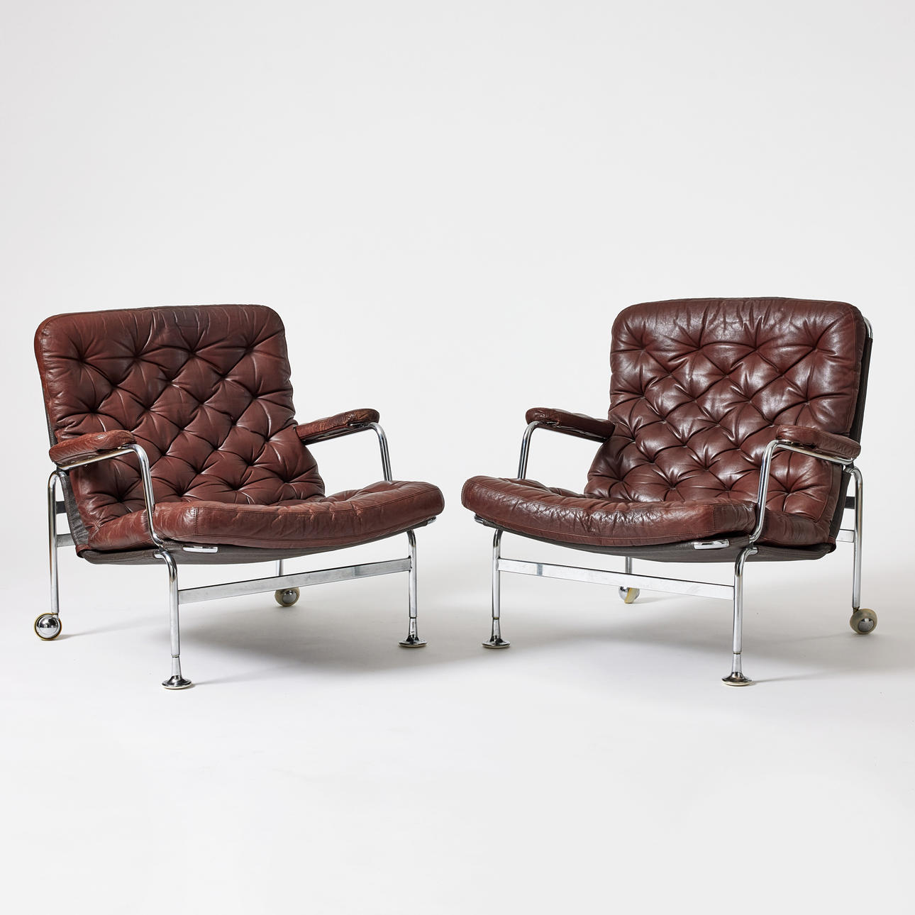 BRUNO MATHSSON. "Karin", fåtöljer, ett par, Dux, formgiven 1969.