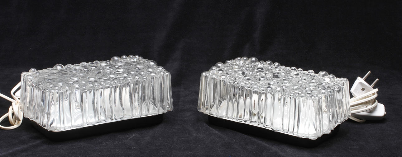 VÄGGLAMPOR, ett par, glas, 1900-talets andra hälft.