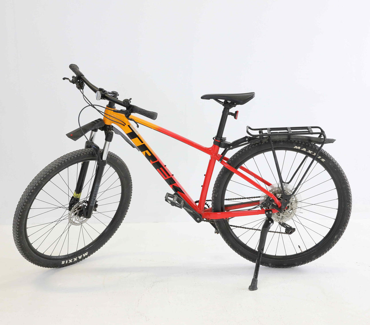 PYÖRÄ, Trek Marlin.