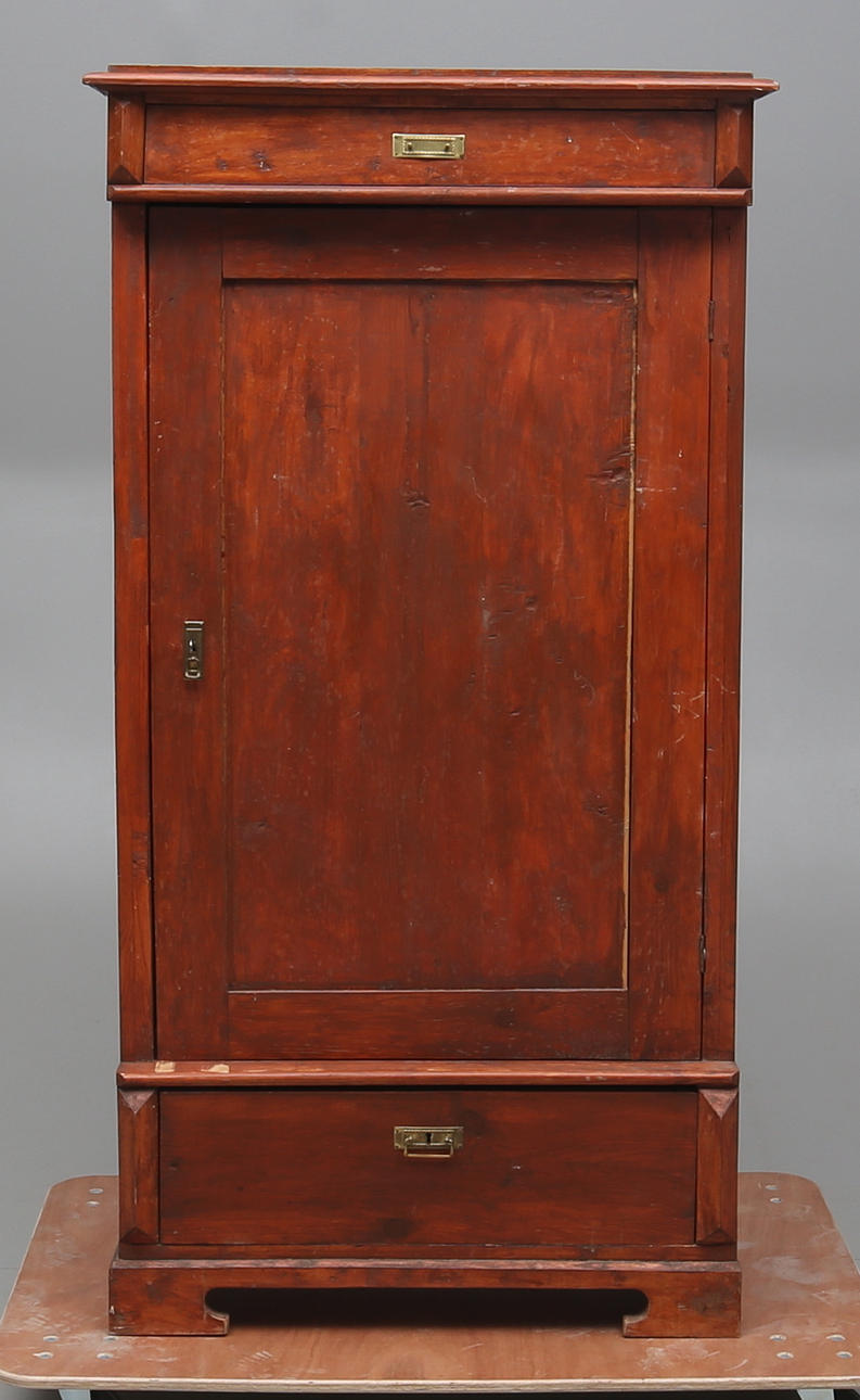 KLÄDSKÅP, nyrenässans, 1800-talets slut.