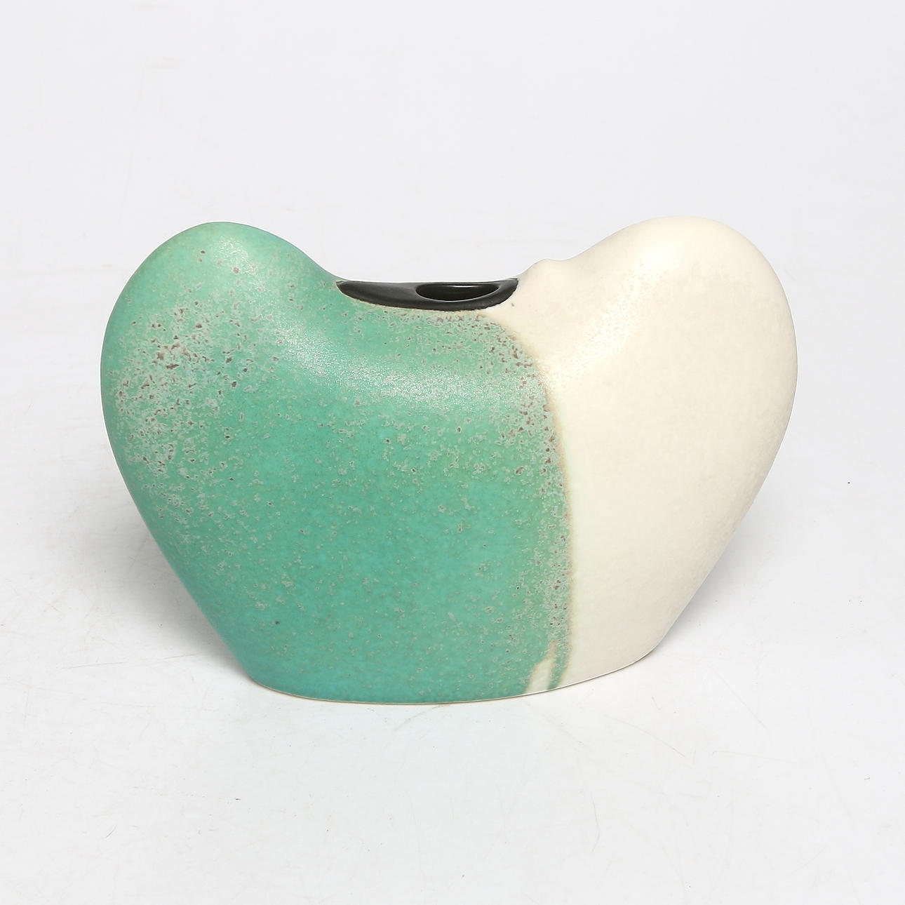 PAUL HOFF. Vas / Skulptur, stengods, böna, limiterad upplaga nr. 114/150, signerad och daterad 1989.