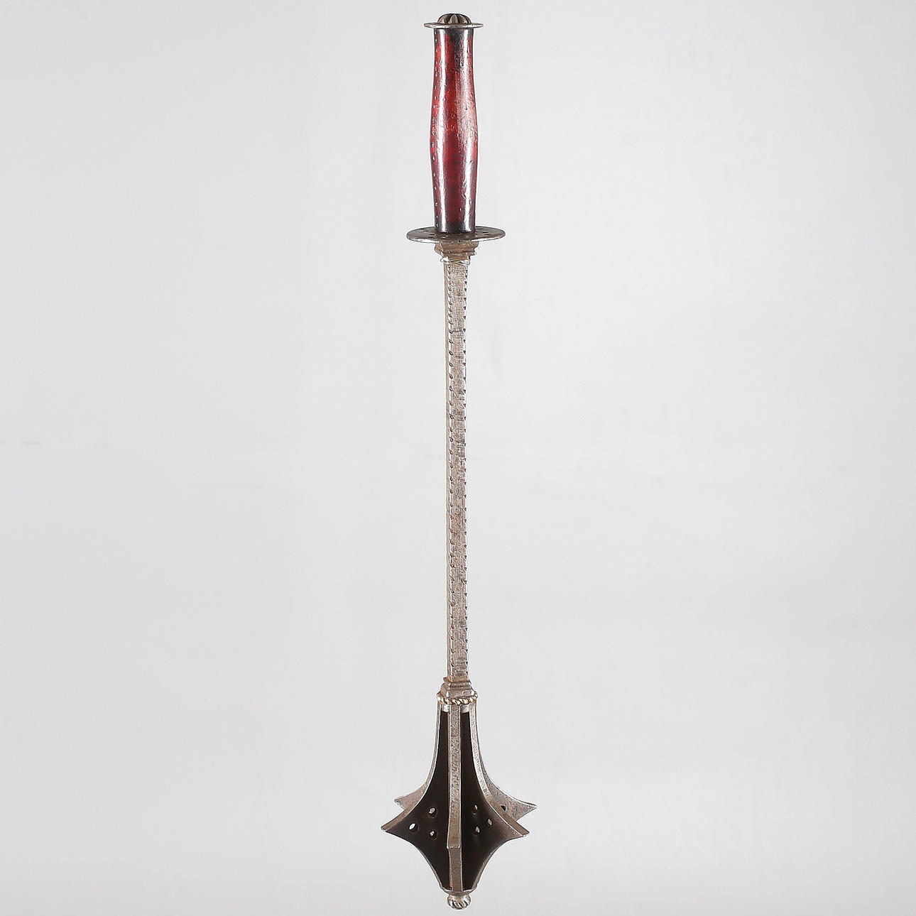 HJÄLMKROSSARE, järn med trähandtag, Mellaneuropa, troligen Tyskland, 1600-tal.