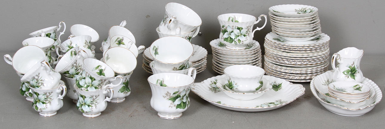 SERVISDELAR, 59 delar, benporslin, "Trillium", Royal Albert, England.