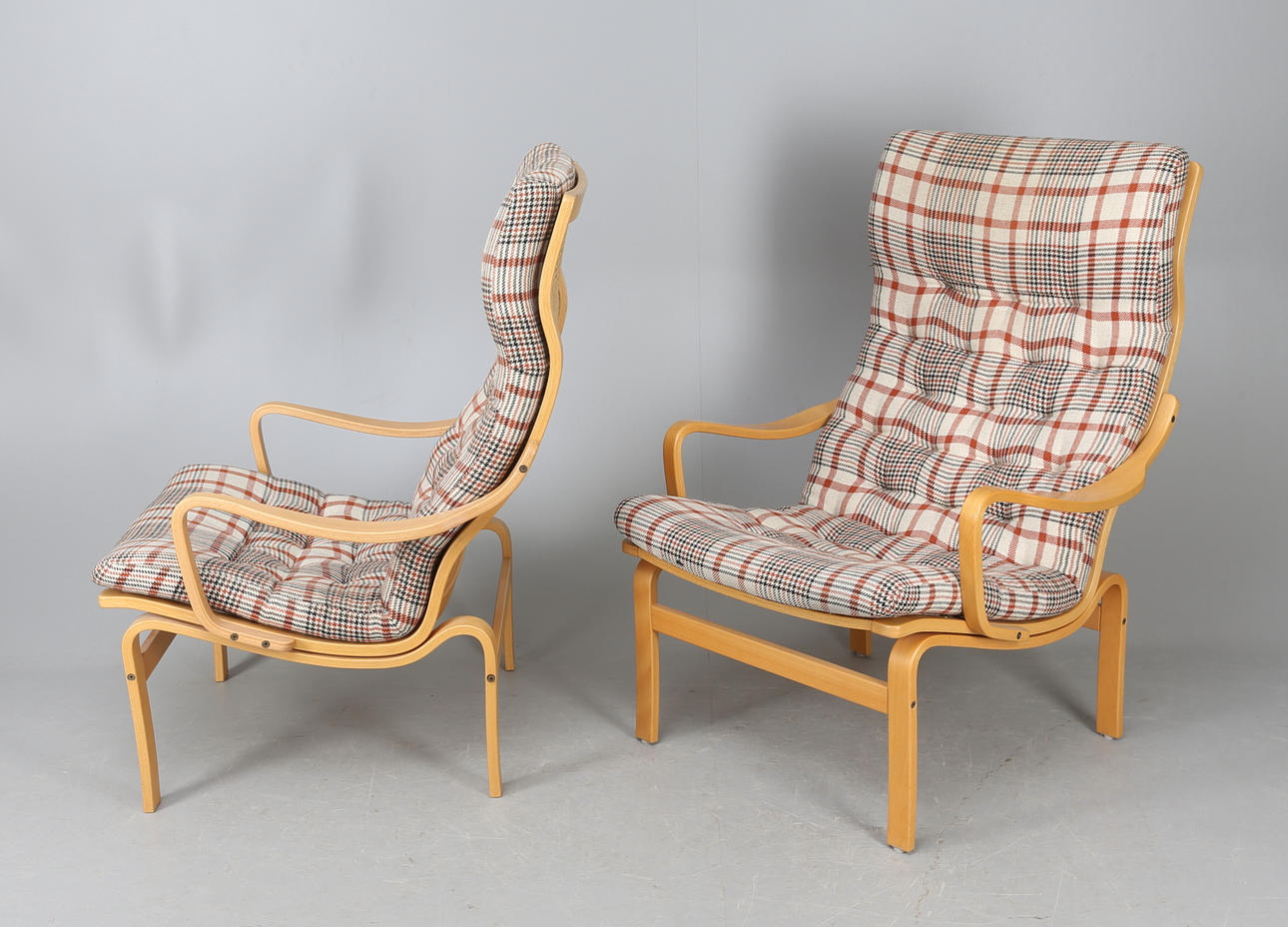 FÅTÖLJER,1 par,designmodell,böjträ,1900-tal.