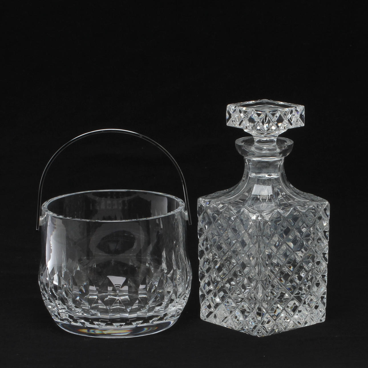 ISHINK, samt KARAFF, glas, bland annat Kosta.