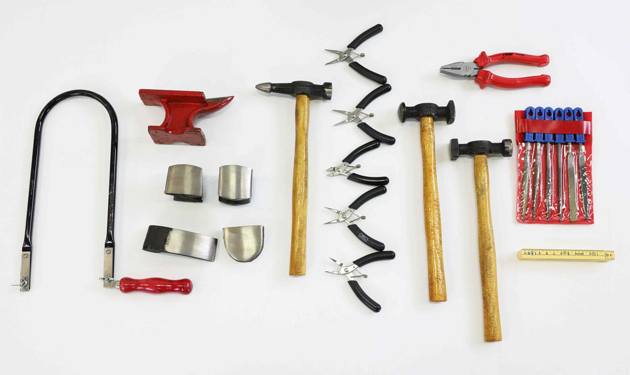 VERKTYG FÖR SILVERSMIDE/SMYCKESTILLVERKNING.