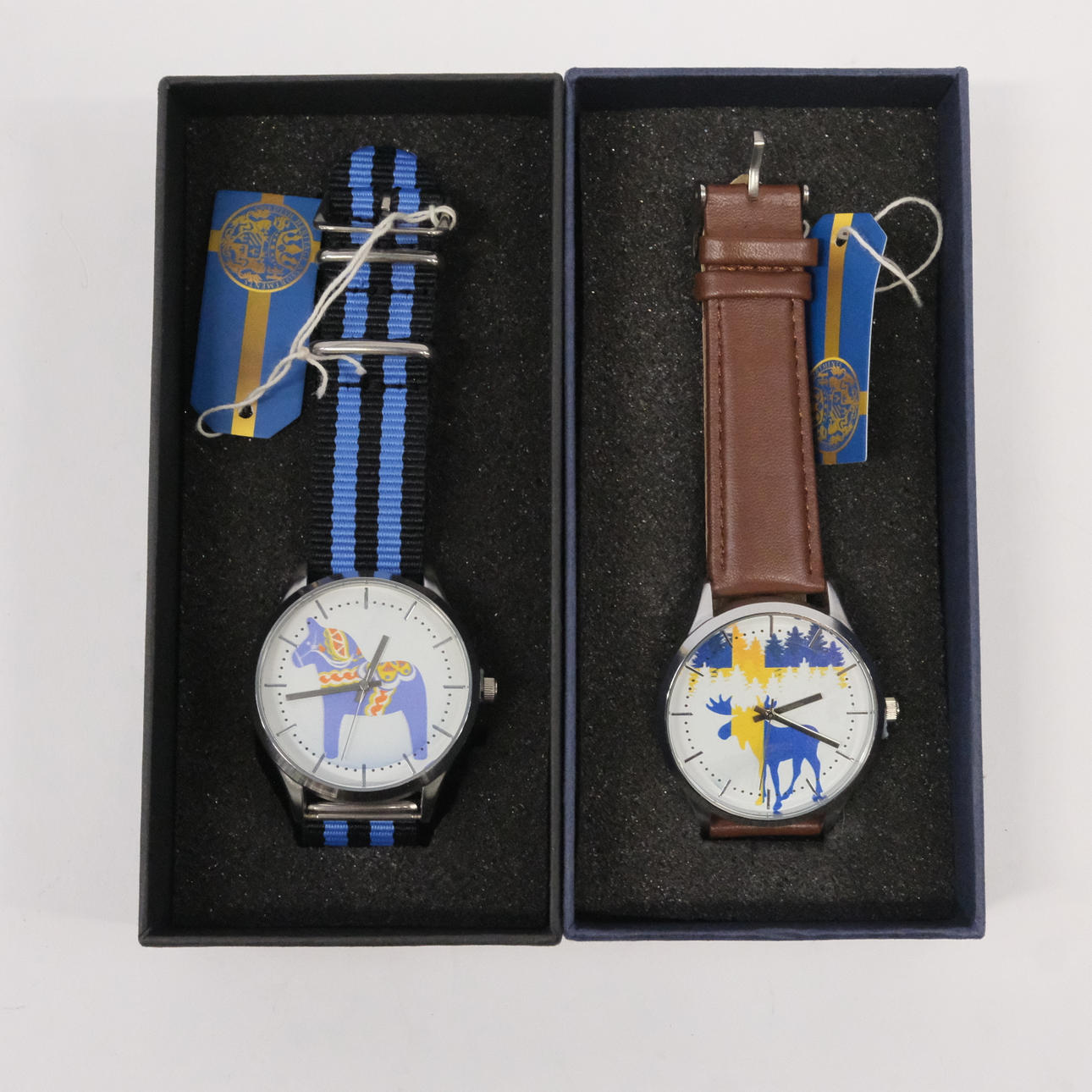 TVÅ ARMBANDSUR. DALAHÄST OCH ÄLG.