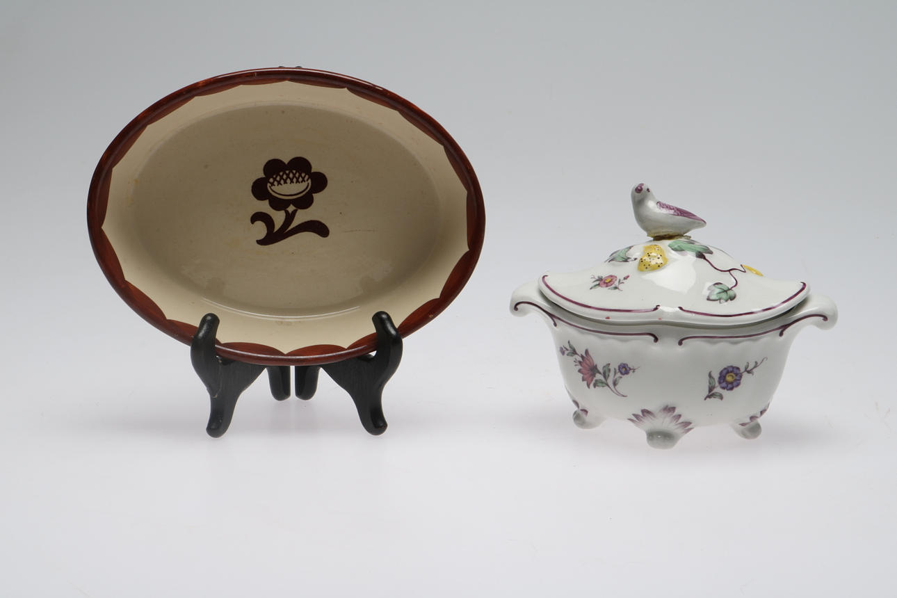 TERRIN samt UGNSFORM, 2 delar, keramik, Rörstrand och Gustavsberg,1900-tal.