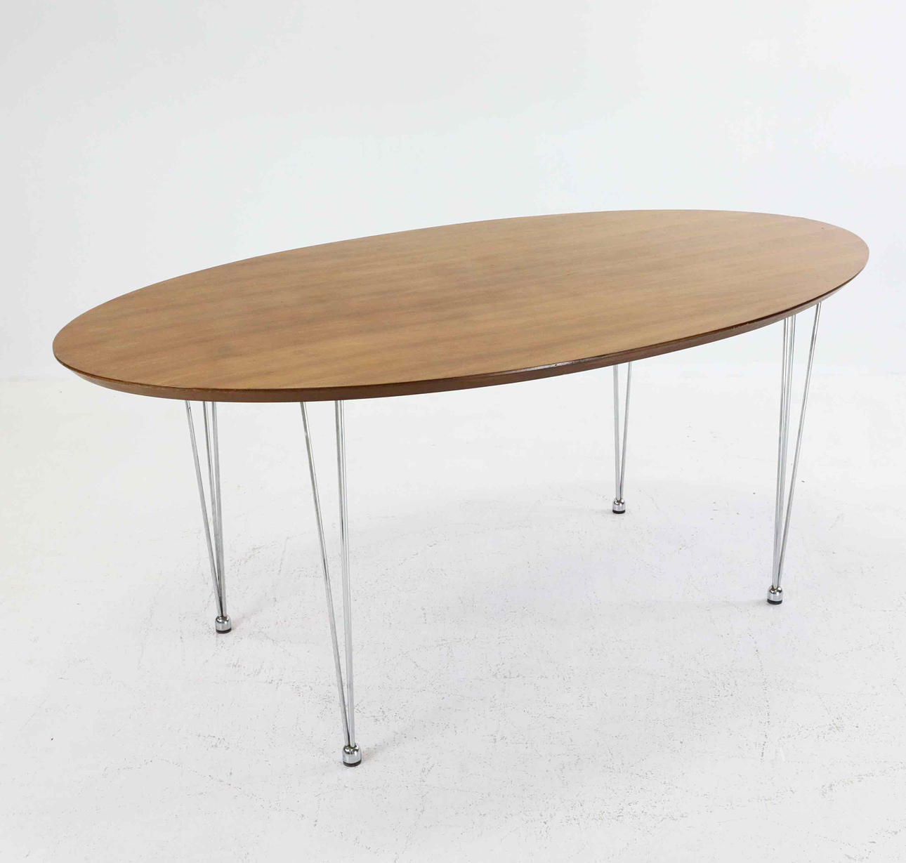 RUOKAPÖYTÄ, puu, kromattu jalkateline.