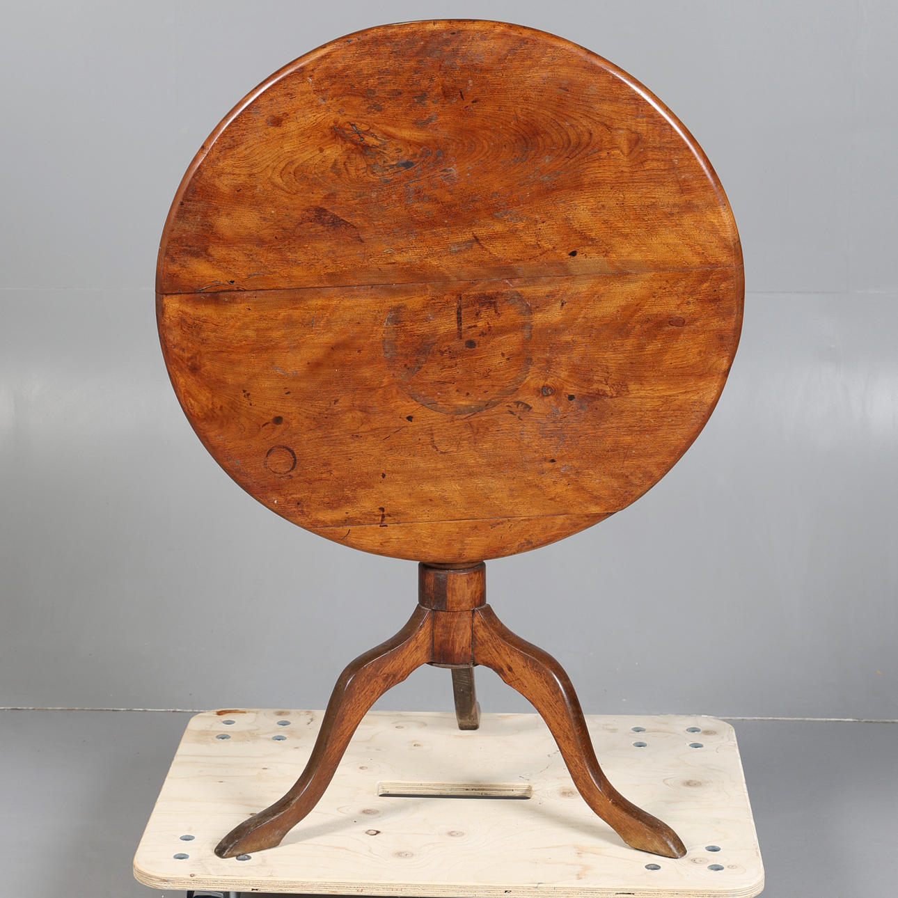 A GEORGE III OCCASIONAL TABLE.