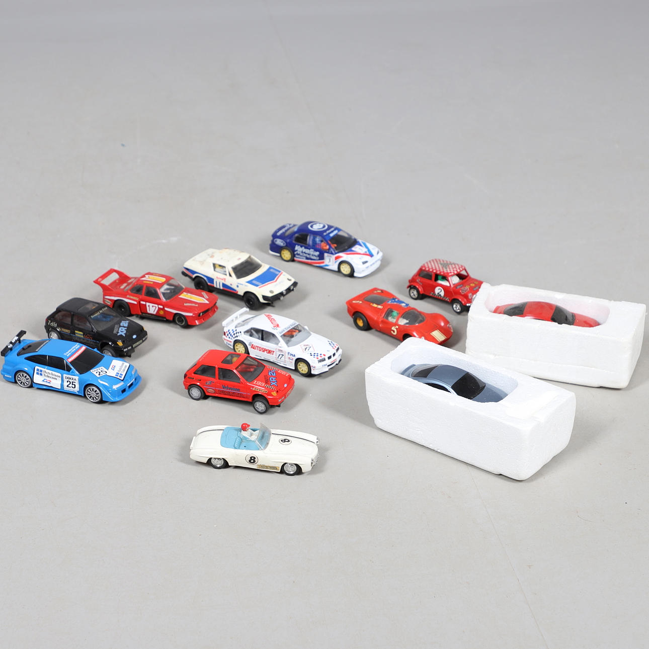 KOKOELMA SCALEXTRIC-AUTOJA.