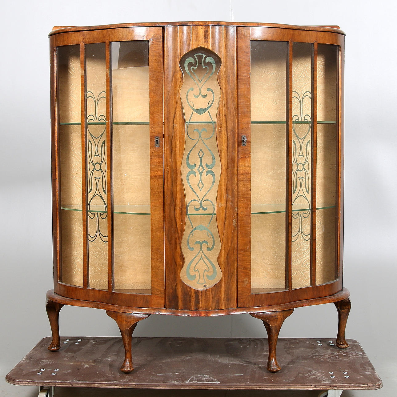 VITRINSKÅP, England, 1900-talets första hälft.