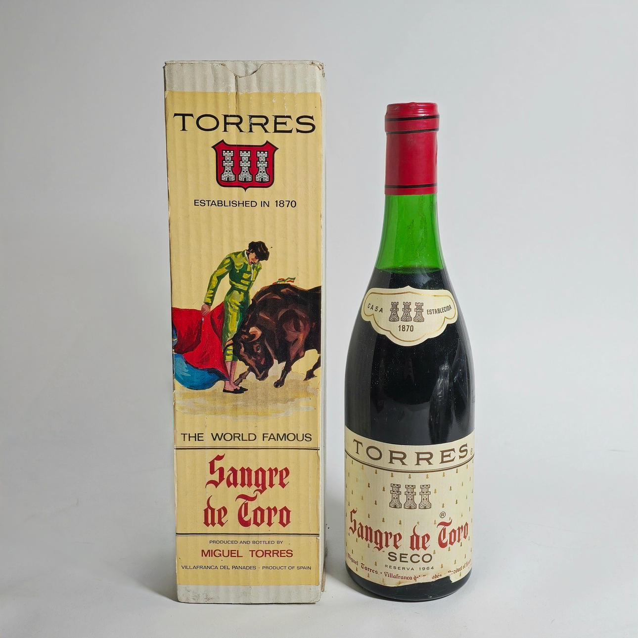 TORRES RØDVINSFLASKE. TYREBLOD. OMKRING 1970.