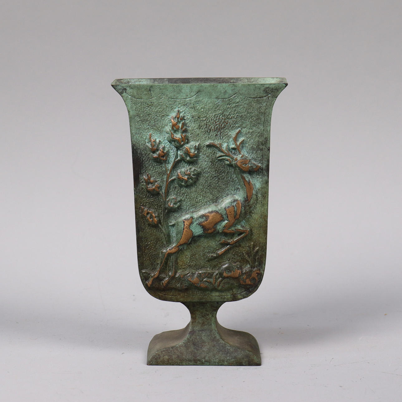 Patinierte Bronzevase, erste Hälfte des 20. Jahrhunderts.