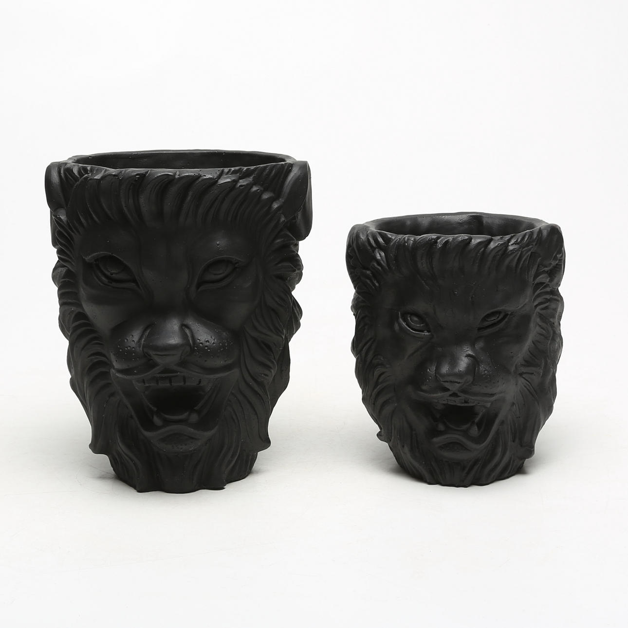 Et sæt med 2 keramiske gryder, moderne.